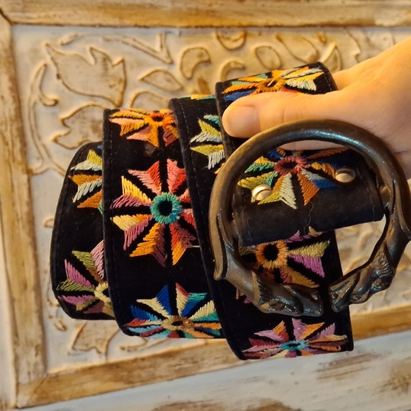 Vintage Bechelli Wolf Head Embroidered Velvet Belt. main image 7